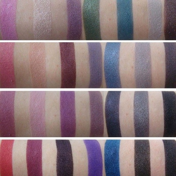 BH 28-Color Smokey Eye Edition Shadow Palette - Picture 4 of 6